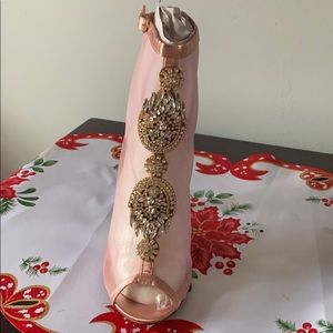 Chase +Chloe sandals New